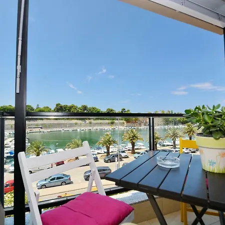 Apartment Spacious Premium Lipotica With Oldtown View - Have A Memorable