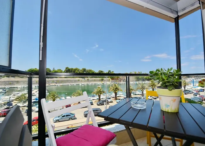 Apartman Spacious Premium Lipotica With Oldtown View - Have A Memorable