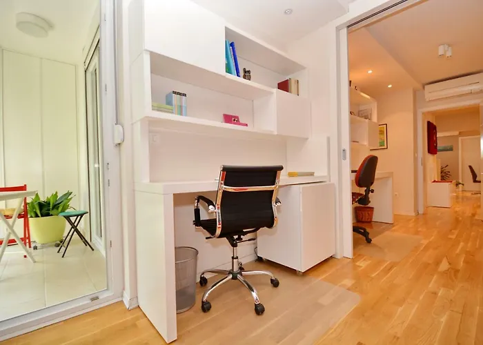 Spacious Premium Lipotica With Oldtown View - Have A Memorable *