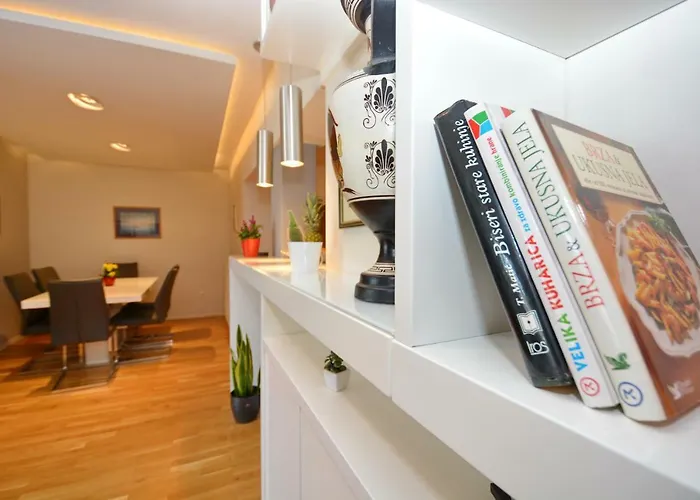 Spacious Premium Lipotica With Oldtown View - Have A Memorable Apartman *